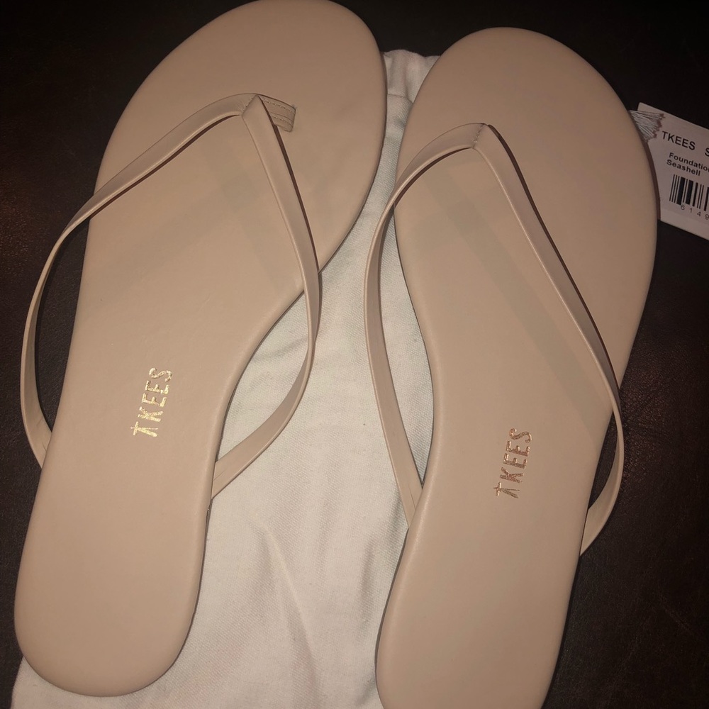 NWT TKEES SANDALS